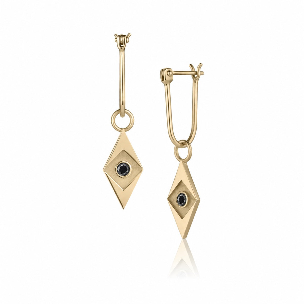 Facet Earring in yellow gold with black diamond, front and side view