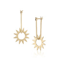 Spur Earring in yellow gold, front and side view