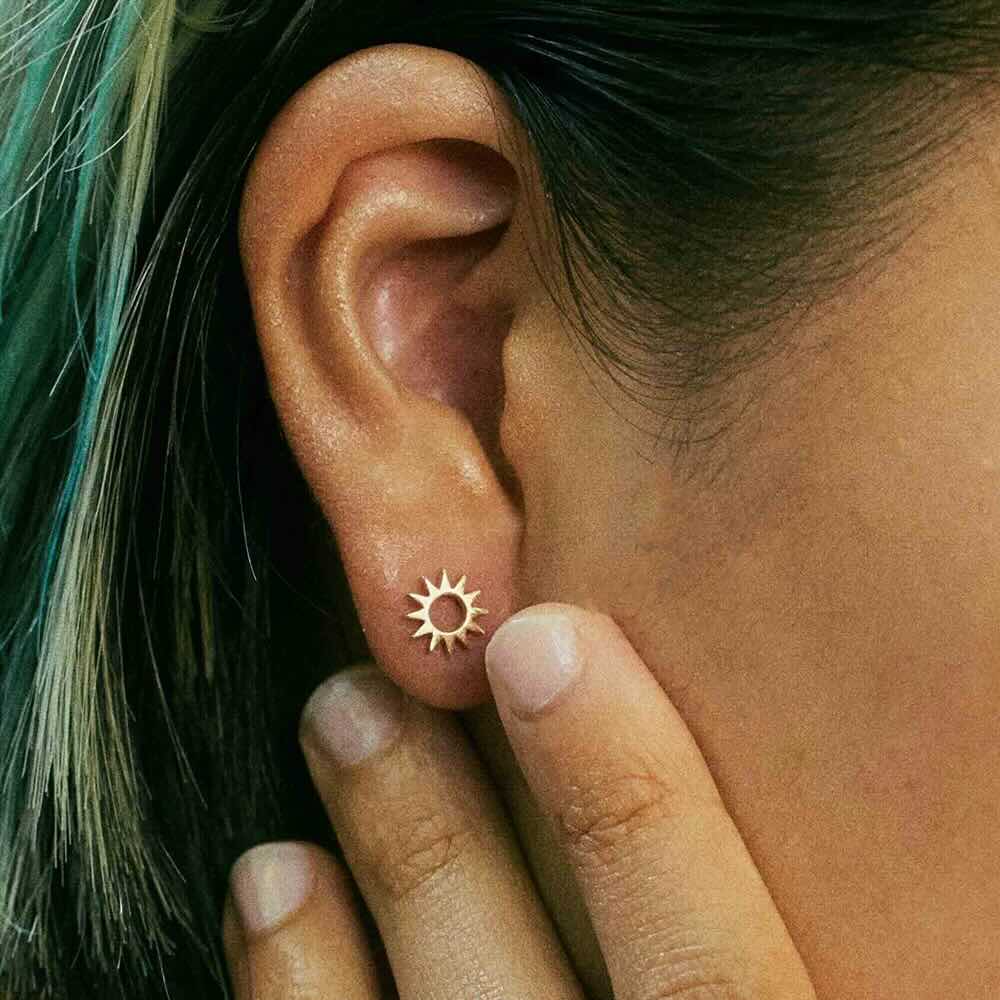 Model wearing Spur Stud in yellow gold